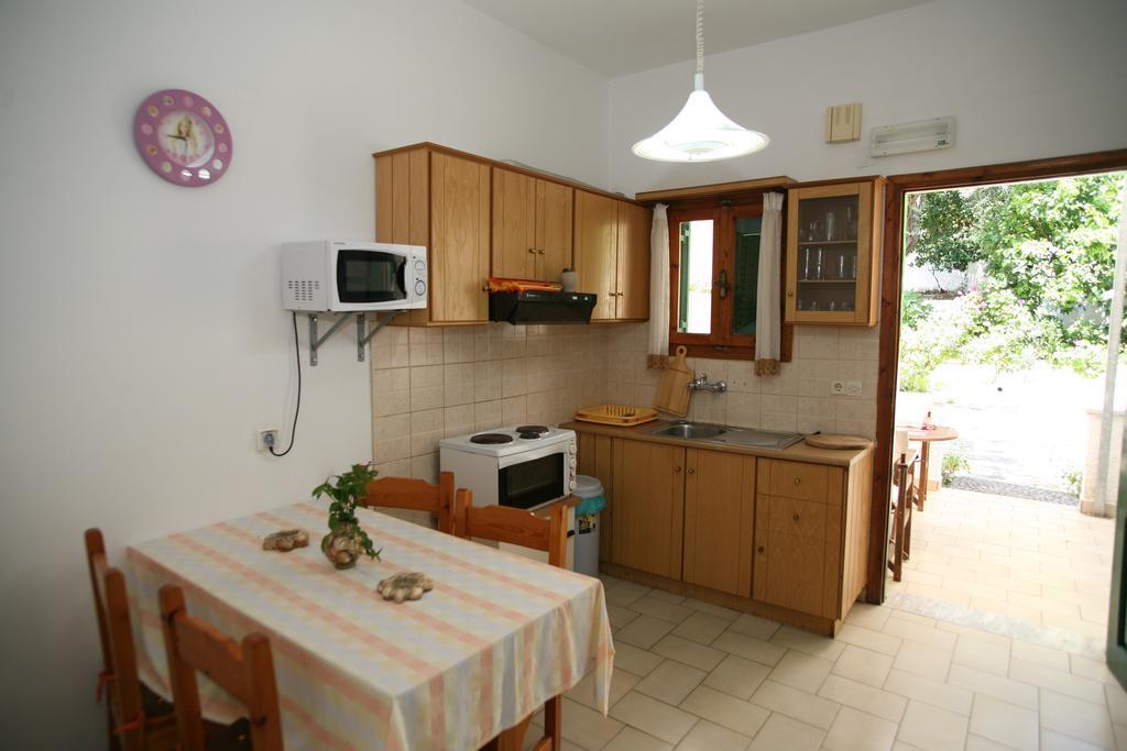 Alex-Giannis Apartments, Μπαρμπάτι Δωμάτιο φωτογραφία
